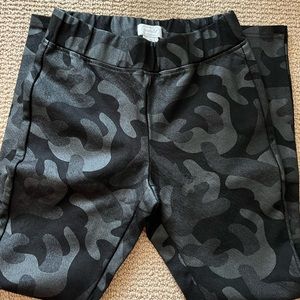 Mud Pie pull on camo pants